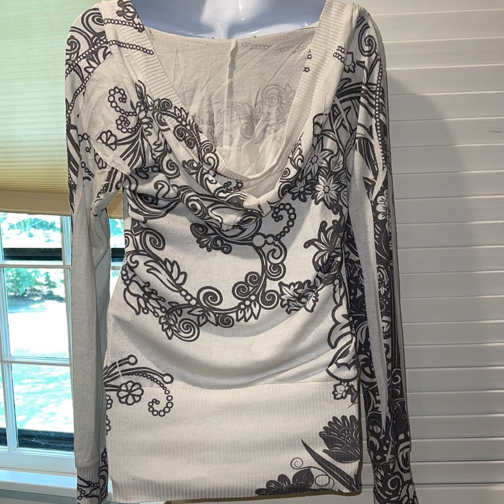 Hooded gray/white knit top - Picture 6 of 8